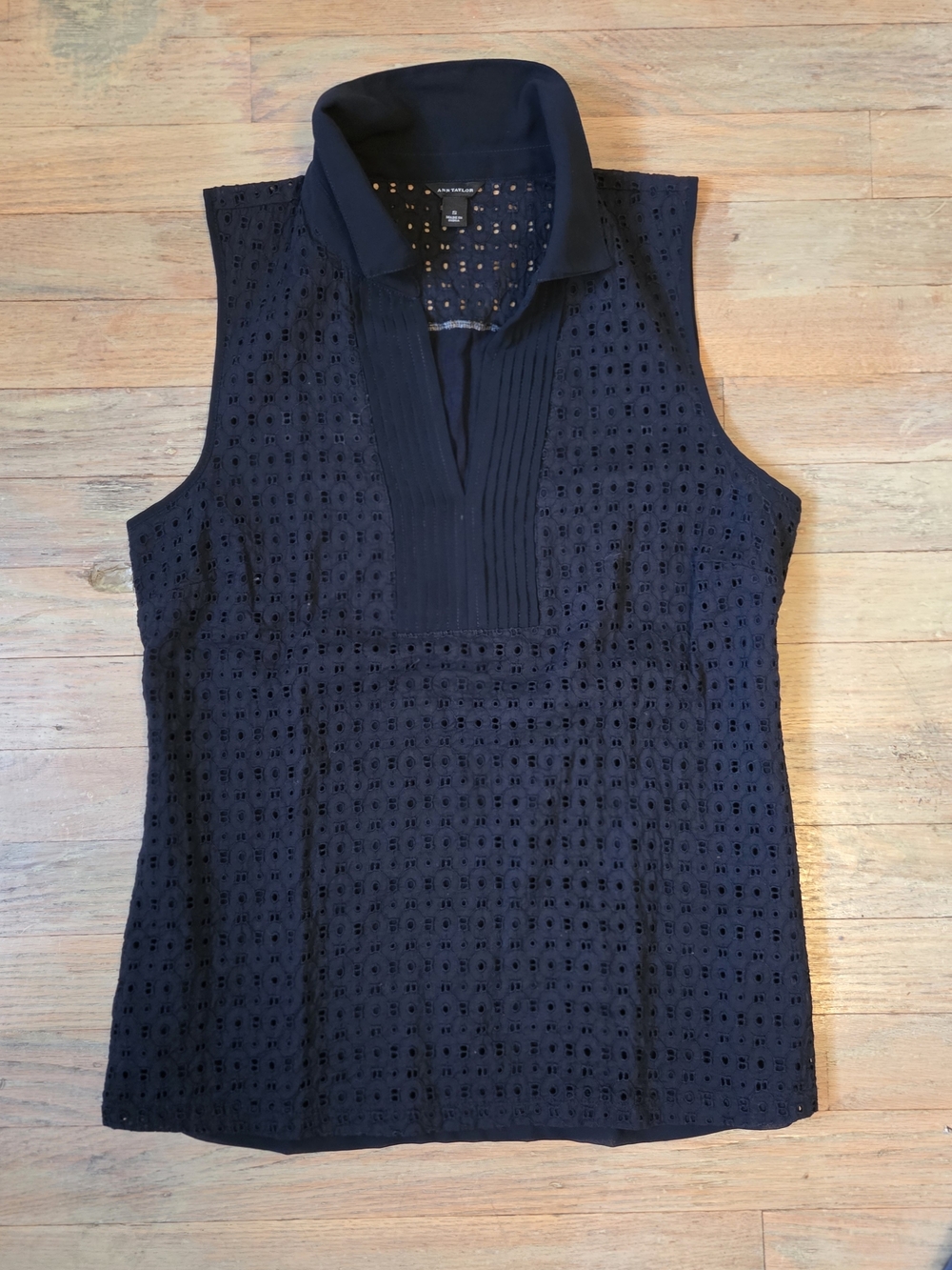 Ann Taylor Navy Eyelet Sleeveless Top